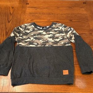 Women’s & Camouflage and Gray Shirt size medium